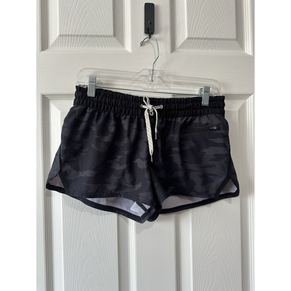 Camo Pants - Vuori Clementine Short 2.5" Black Gray Camo Small Lined